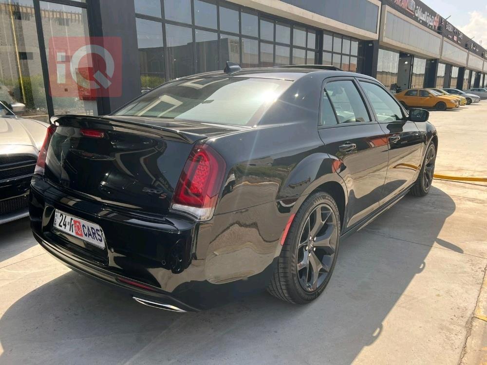 كرايسلر 300